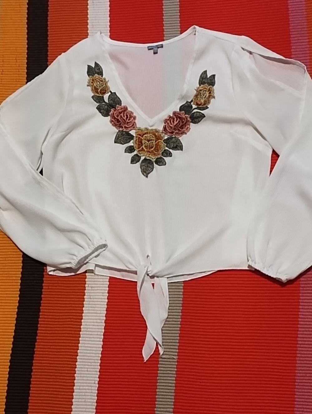 Charlotte Russe White V-Neck Tie-Front Blouse with Rose Embroidery Large EUC.